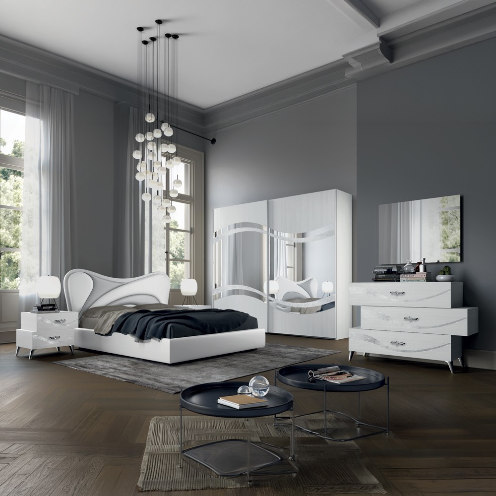 Camera da letto Delia bianco frassinato con decorazioni argento Camera da letto Delia bianco frassinato con decorazioni argento
