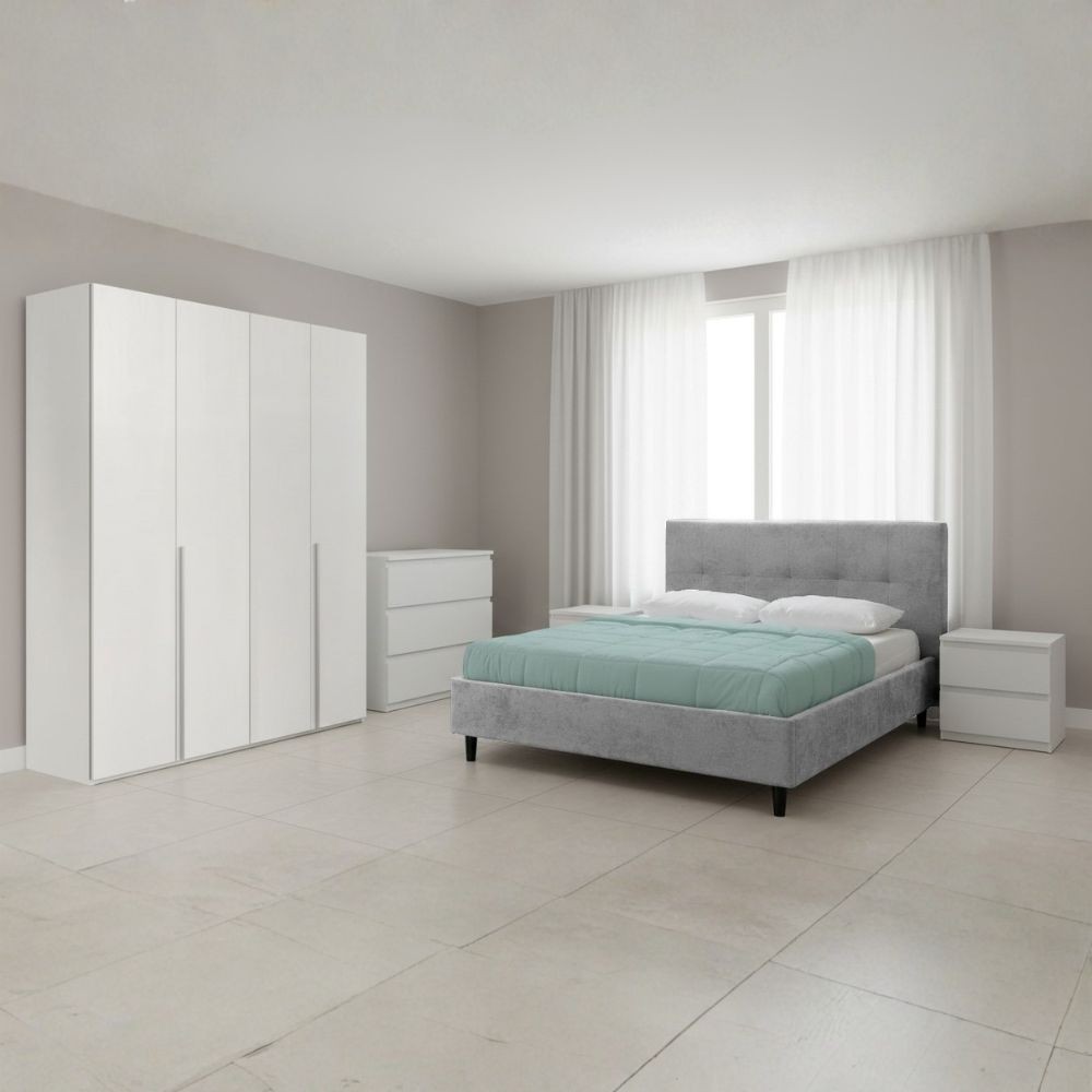 Camera da letto Georgie con armadio 4 ante bianco larice e letto Snello grigio chiaro Camera da letto Georgie con armadio 4 ante bianco larice e letto Snello grigio chiaro