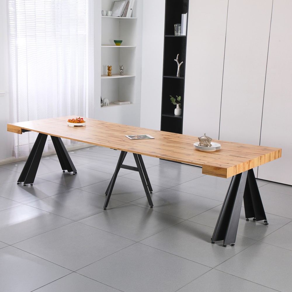 Consolle allungabile Kresio con piano in rovere e gambe in metallo nero Consolle allungabile Kresio con piano in rovere e gambe in metallo nero