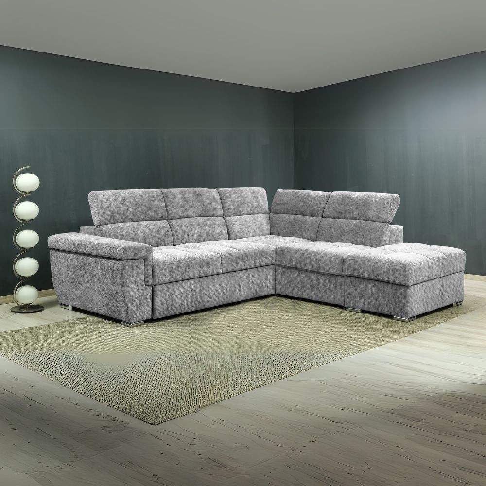 Divano letto angolare reversibile Amalfi con 5 poggiatesta regolabili e pouf indipendente in tessuto Giulia 9712 grigio chiaro Divano letto angolare reversibile Amalfi con 5 poggiatesta regolabili e pouf indipendente in tessuto Giulia 9712 grigio chiaro