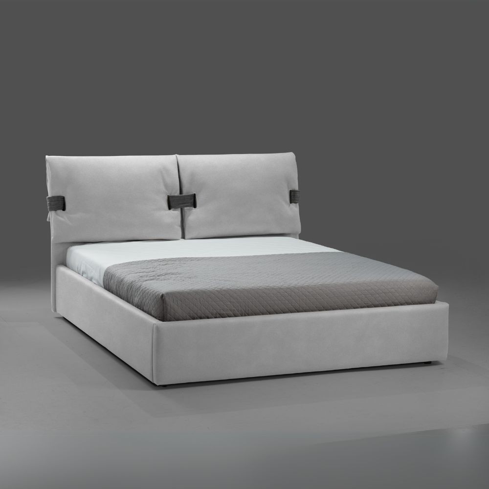 Letto matrimoniale contenitore Grenoble in tessuto Barrel 80 grigio ghiaccio con particolari Barrel 97 antracite Letto matrimoniale contenitore Grenoble in tessuto Barrel 80 grigio ghiaccio con particolari Barrel 97 antracite