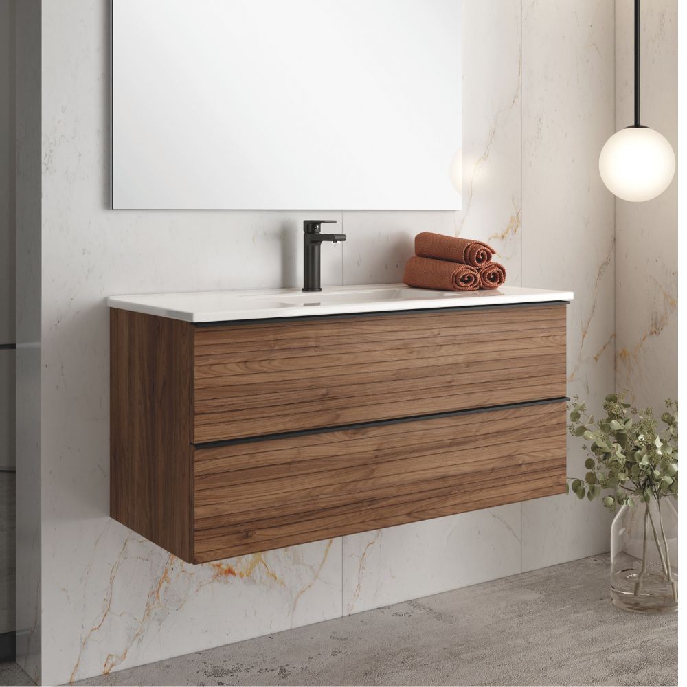 Mobile bagno sospeso Senda con 2 cassettoni colore noce effetto cannettato e maniglie nere 100x45.5x48 cm. Mobile bagno sospeso Senda con 2 cassettoni colore noce effetto cannettato e maniglie nere 100x45.5x48 cm.