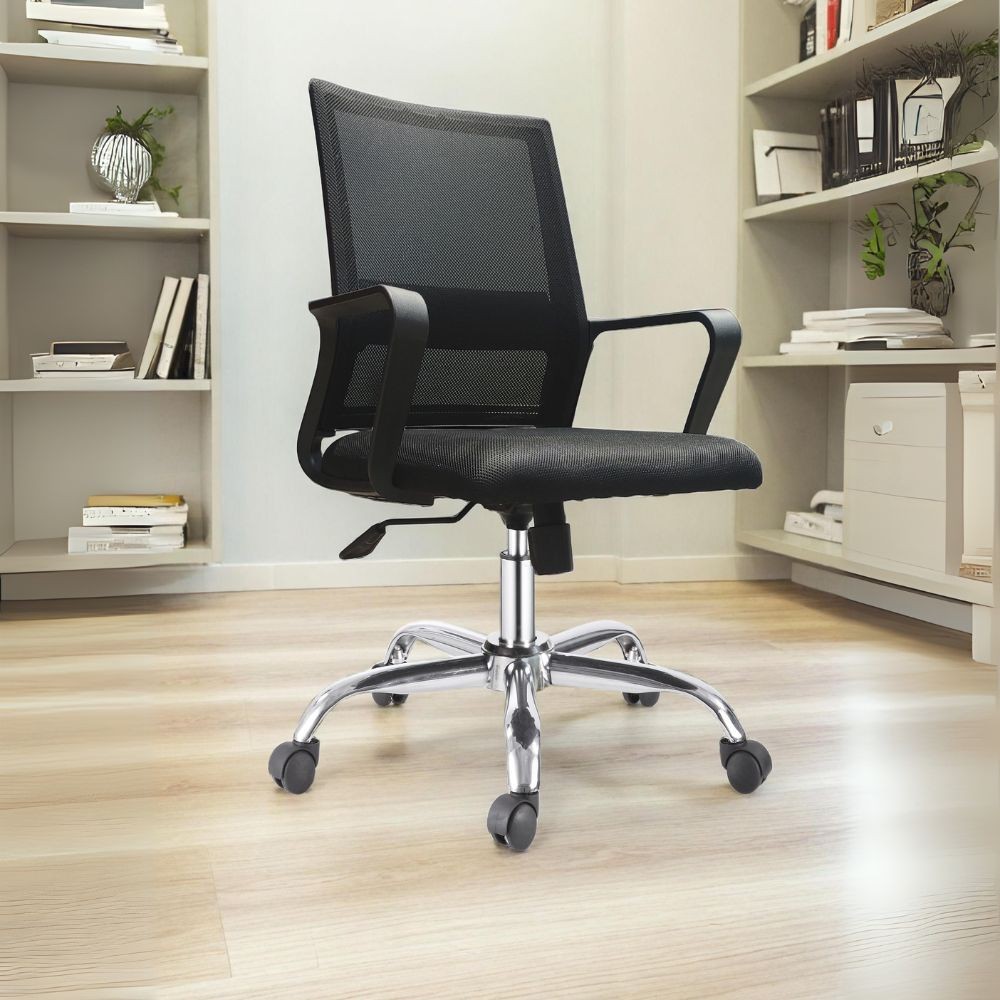 Poltrona da ufficio C8350 con schienale in rete colore nero con base cromata Poltrona da ufficio C8350 con schienale in rete colore nero con base cromata