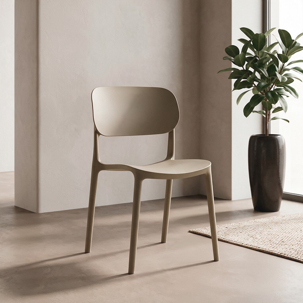 Sedia in polipropilene Loop con schienale ergonomico con apertura colore taupe set 4 pezzi Sedia in polipropilene Loop con schienale ergonomico con apertura colore taupe set 4 pezzi