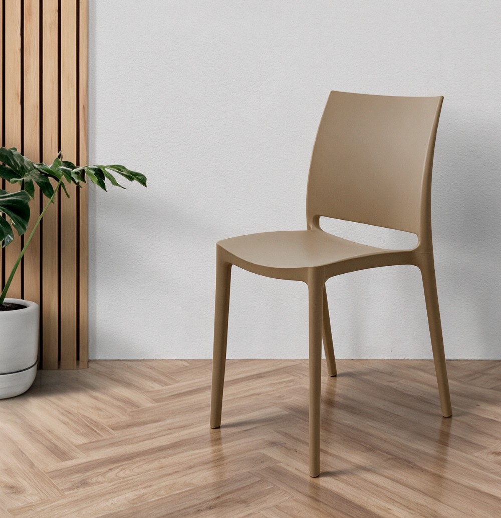 Sedia in polipropilene Sfera con design ergonomico colore taupe set 4 pezzi Sedia in polipropilene Sfera con design ergonomico colore taupe set 4 pezzi