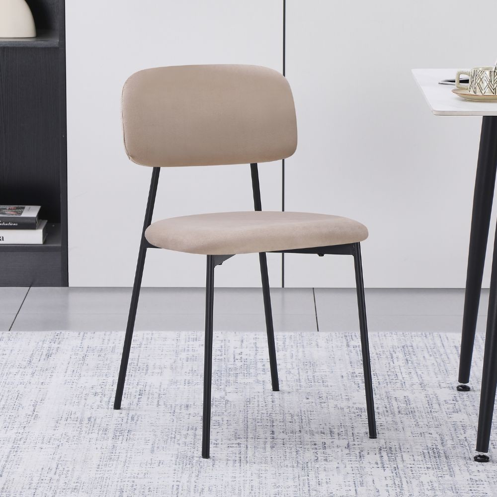 Sedia Shen in vellutino colore taupe e struttura in metallo nero set 4 pezzi Sedia Shen in vellutino colore taupe e struttura in metallo nero set 4 pezzi