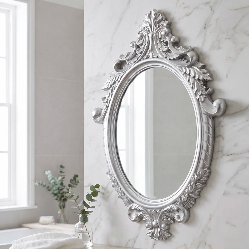 Specchio decorativo ovale da parete MR8360 con cornice in stile barocco silver 60x81 cm. Specchio decorativo ovale da parete MR8360 con cornice in stile barocco silver 60x81 cm.