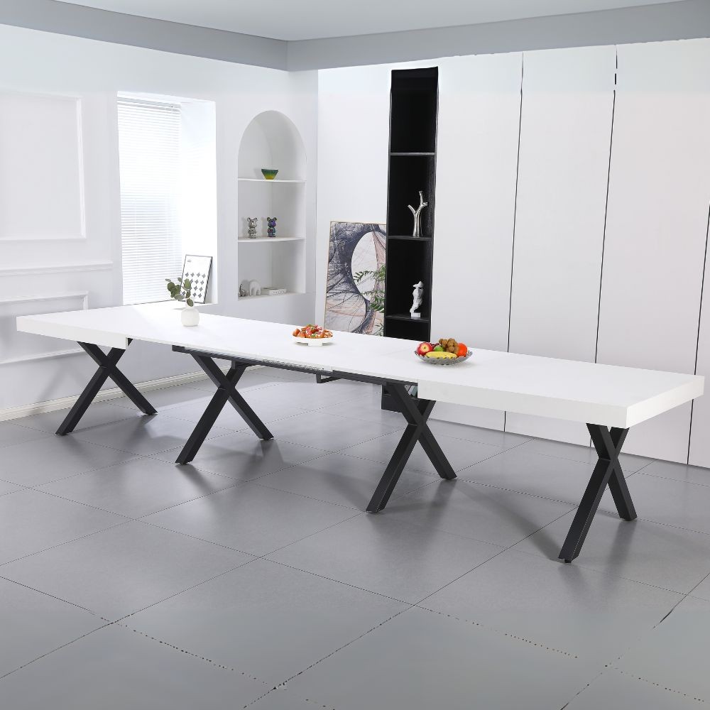 Tavolo allungabile Dava con piano colore bianco opaco e gambe in metallo nero Tavolo allungabile Dava con piano colore bianco opaco e gambe in metallo nero