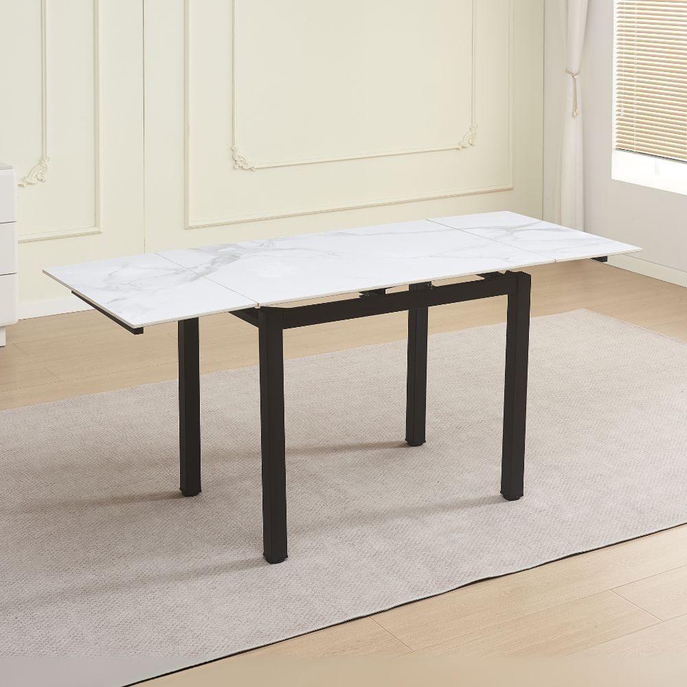 Tavolo allungabile Kyoto con piano in ceramica effetto marmo bianco lucido e struttura in metallo nero Tavolo allungabile Kyoto con piano in ceramica effetto marmo bianco lucido e struttura in metallo nero