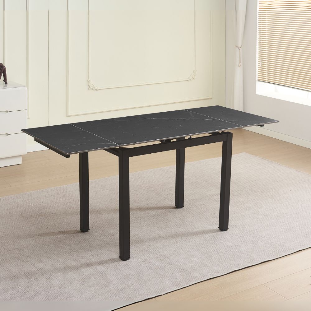 Tavolo allungabile Kyoto con piano in ceramica effetto marmo nero ardesia opaco e struttura in metallo nero Tavolo allungabile Kyoto con piano in ceramica effetto marmo nero ardesia opaco e struttura in metallo nero