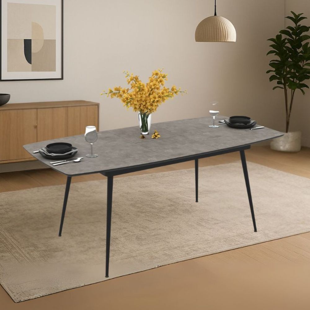 Tavolo allungabile Yense con piano colore cemento e struttura in metallo nero Tavolo allungabile Yense con piano colore cemento e struttura in metallo nero