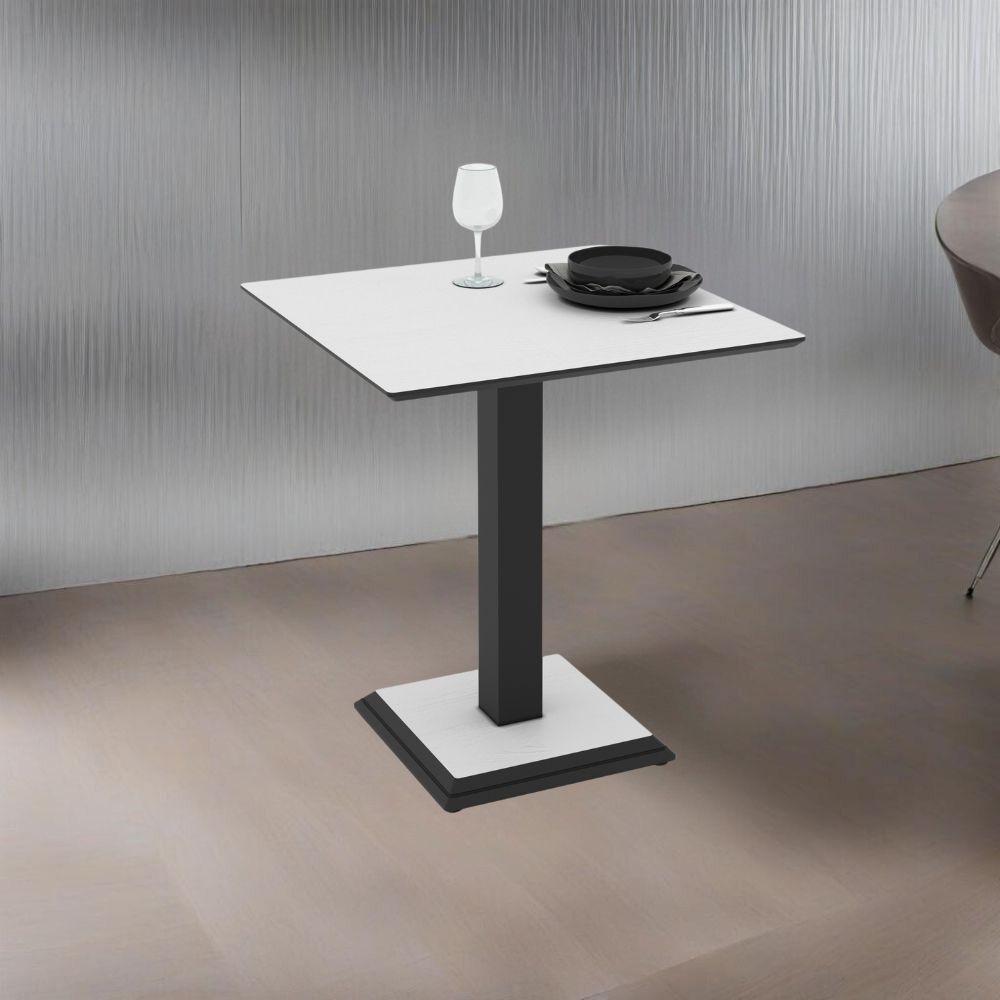 Tavolo quadrato Carvel in colore bianco frassinato 68x68x75 H cm. Tavolo quadrato Carvel in colore bianco frassinato 68x68x75 H cm.