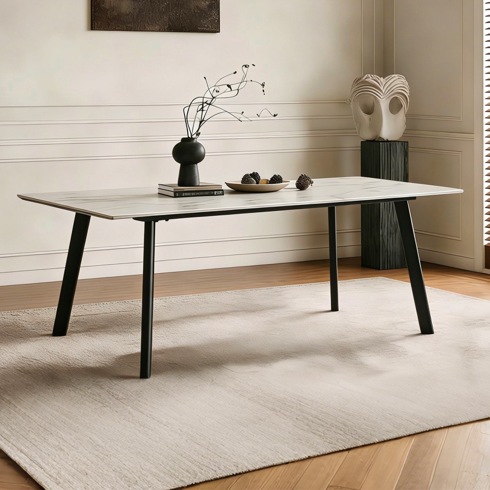 Tavolo rettangolare Imperial con piano in ceramica effetto marmo lucido bianco oro e gambe in metallo nero Tavolo rettangolare Imperial con piano in ceramica effetto marmo lucido bianco oro e gambe in metallo nero